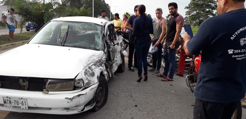 ACCIDENTE EN BOULEVARD BICENTENARIO, DEJA 4 LESIONADOS