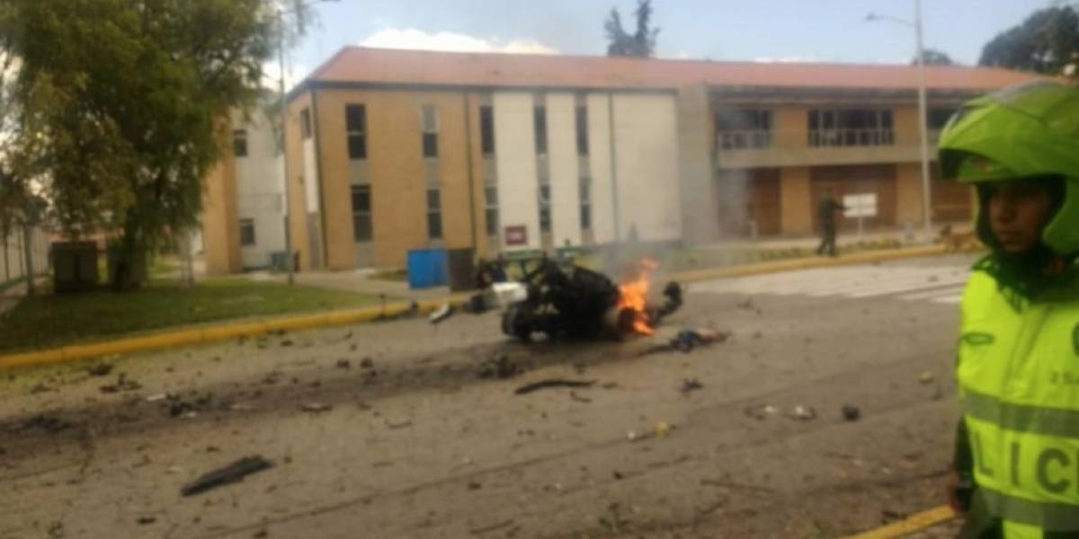 AL MENOS CINCO MUERTOS, POR EXPLOSIÓN DE COCHE BOMBA EN COLOMBIA