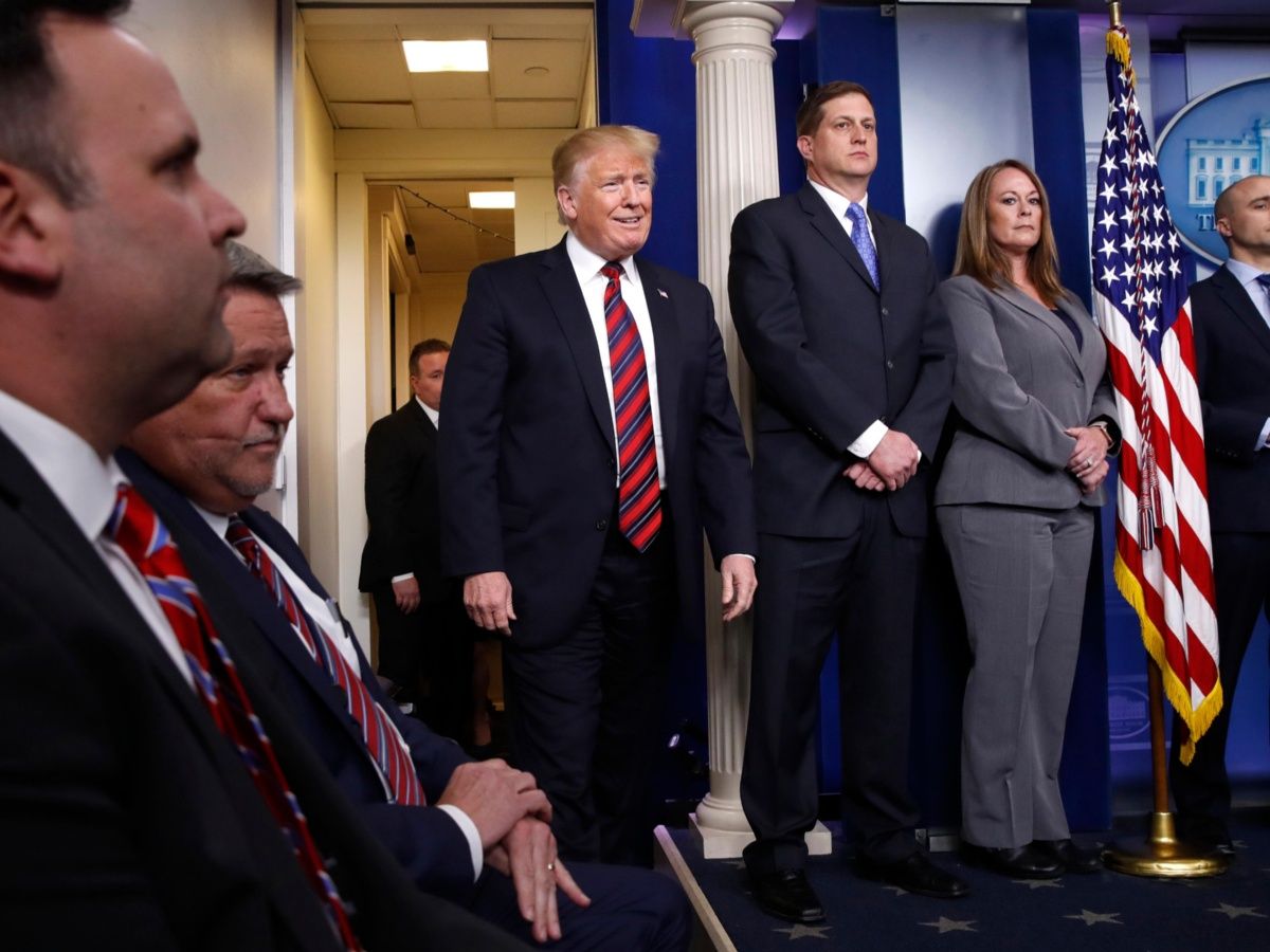 TRUMP FELICITA A NANCY PELOSI E INSISTE EN LA NECESIDAD DEL MURO