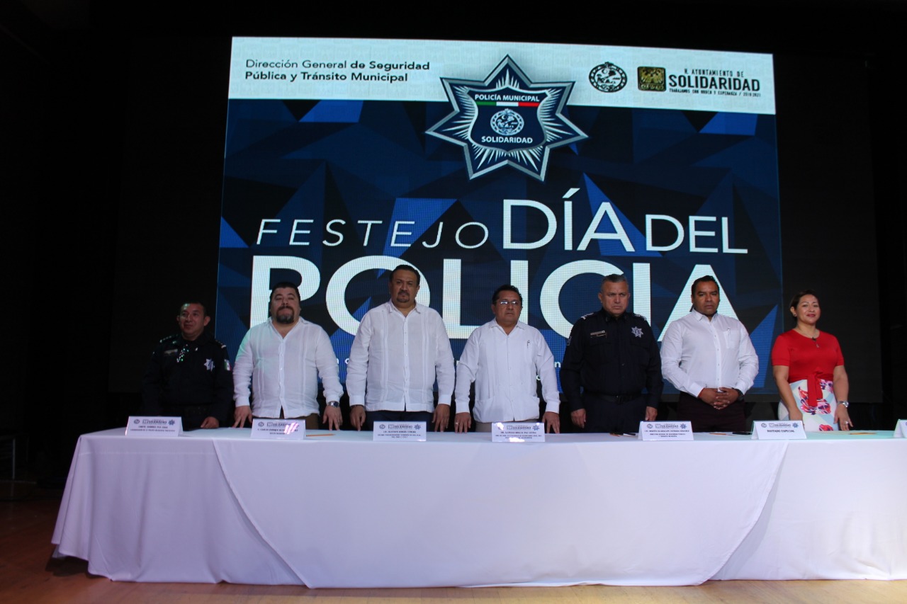 Gobierno de Solidaridad reconoce a los policías en su día