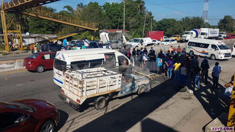 CIERRAN CARRETERAS EN TABASCO POR INCREMENTO AL PASAJE