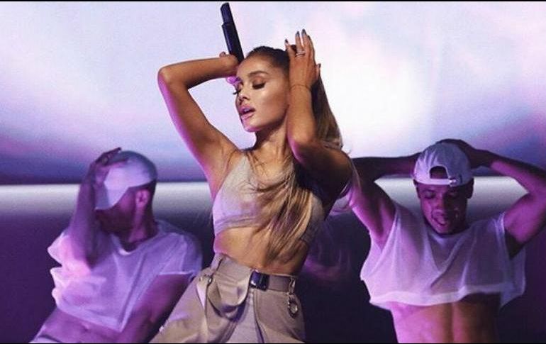 ARIANA GRANDE IGUALA A THE BEATLES EN LISTA BILLBOARD