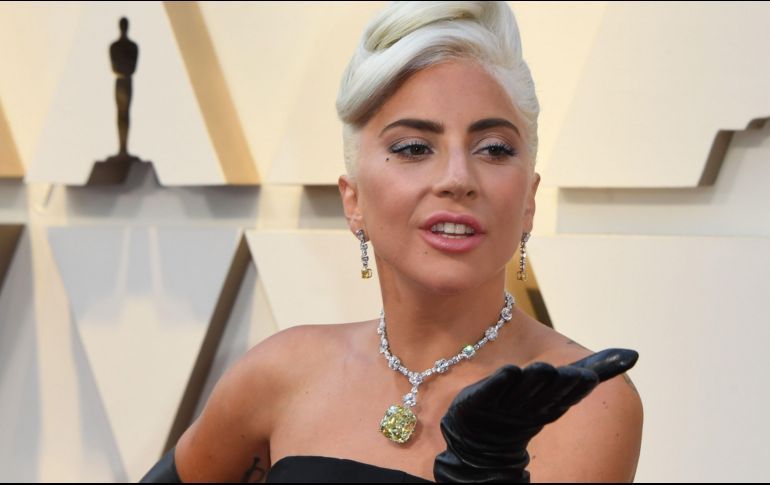 LADY GAGA USÓ EN LOS OSCAR COLLAR DE 30 MDD QUE PORTÓ AUDREY HEPBURN