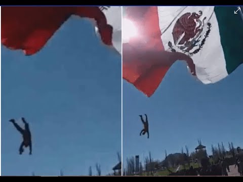 SOLDADO SE ENREDA AL IZAR BANDERA Y CAE DESDE LA ALTURA