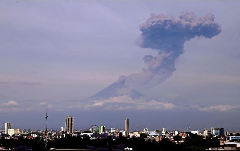 ALPINISTAS SUBEN A CIMA DEL POPOCATÉPETL Y LO GRABAN