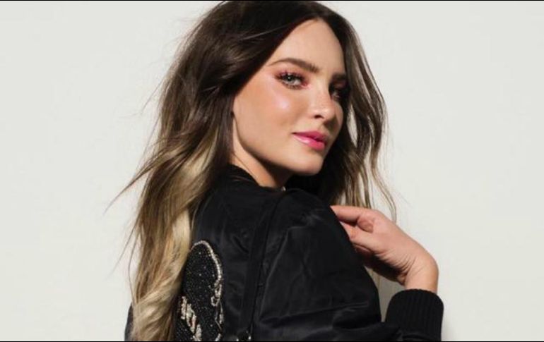BELINDA SORPRENDE COMIENDO TACOS Y CANTANDO CUMBIAS EN LA CALLE