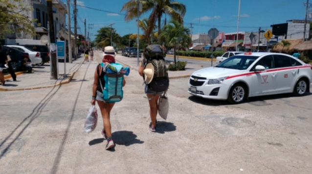 Mochileros aprovechan temporada baja en Tulum