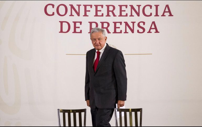 LÓPEZ OBRADOR CONFIRMA QUE APADRINÓ A HIJA DE EMPRESARIO; NIEGA CONFLICTO