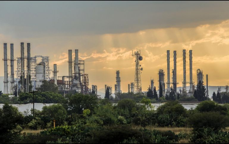 LÓPEZ OBRADOR DEFIENDE LICITACIÓN RESTRINGIDA PARA REFINERÍA