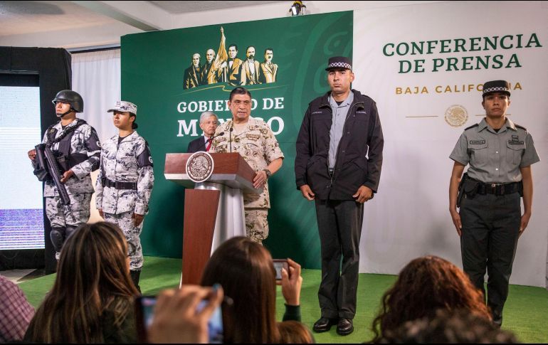 PRESENTAN UNIFORMES DE LA GUARDIA NACIONAL