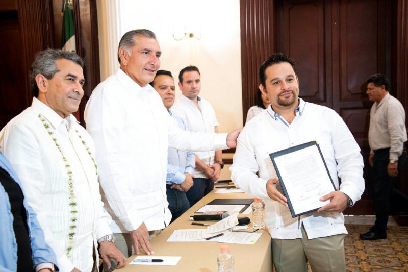 RINDEN PROTESTA NUEVOS NOTARIOS TITULARES Y ADSCRITOS EN TABASCO