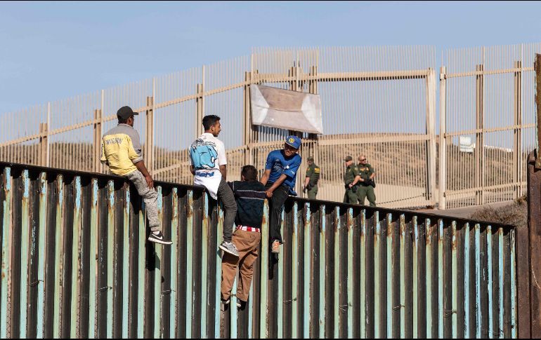 TRUMP AMENAZA DE NUEVO CON CERRAR LA FRONTERA CON MÉXICO
