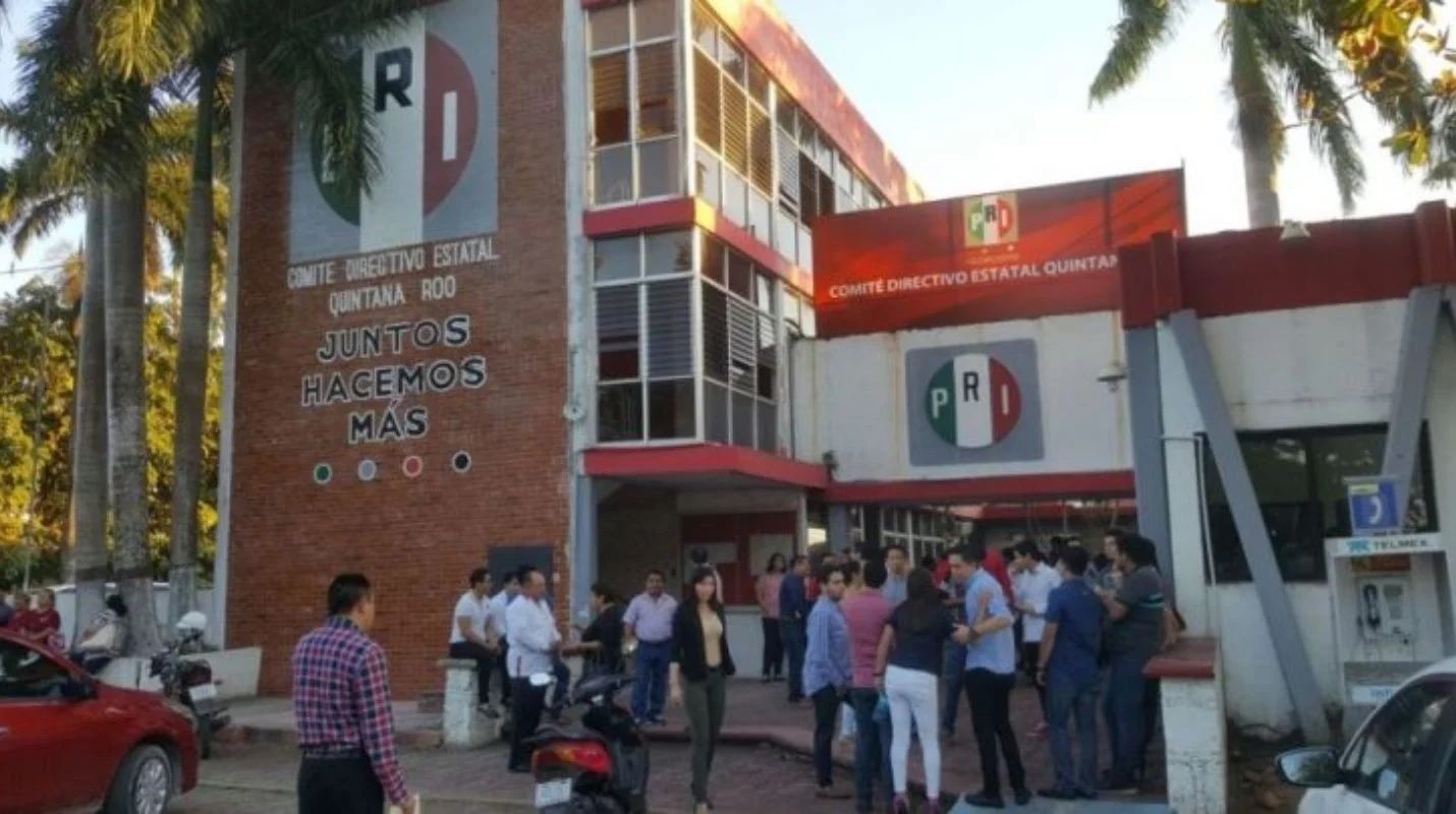 Gobierno de Benito Juárez apoya con uniformes a deportistas de la entidad