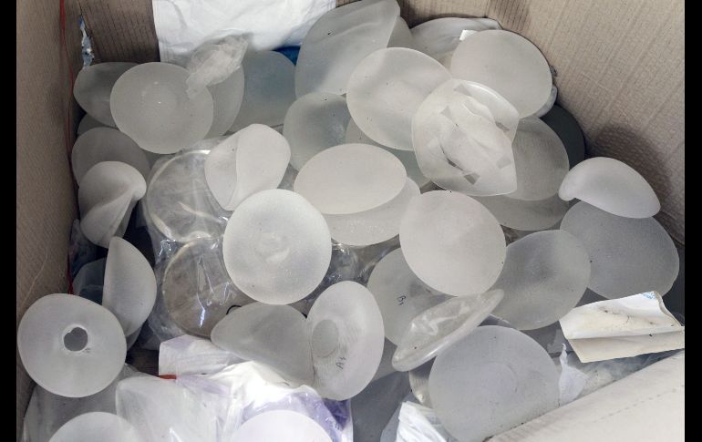 FRANCIA PROHÍBE CIERTOS MODELOS DE IMPLANTES MAMARIOS POR RIESGO DE CÁNCER