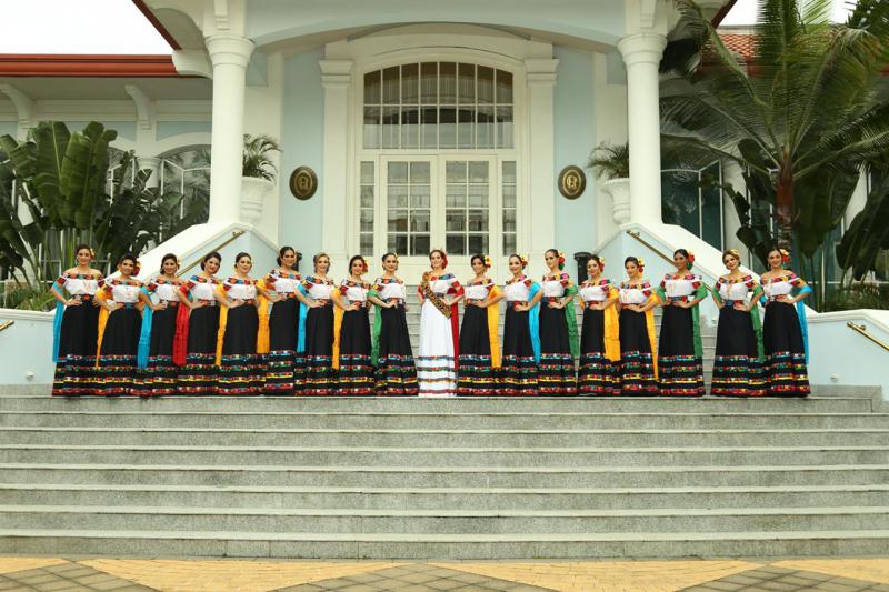 INICIA LA PREFERIA: PRESENTAN A LAS 17 EMBAJADORAS