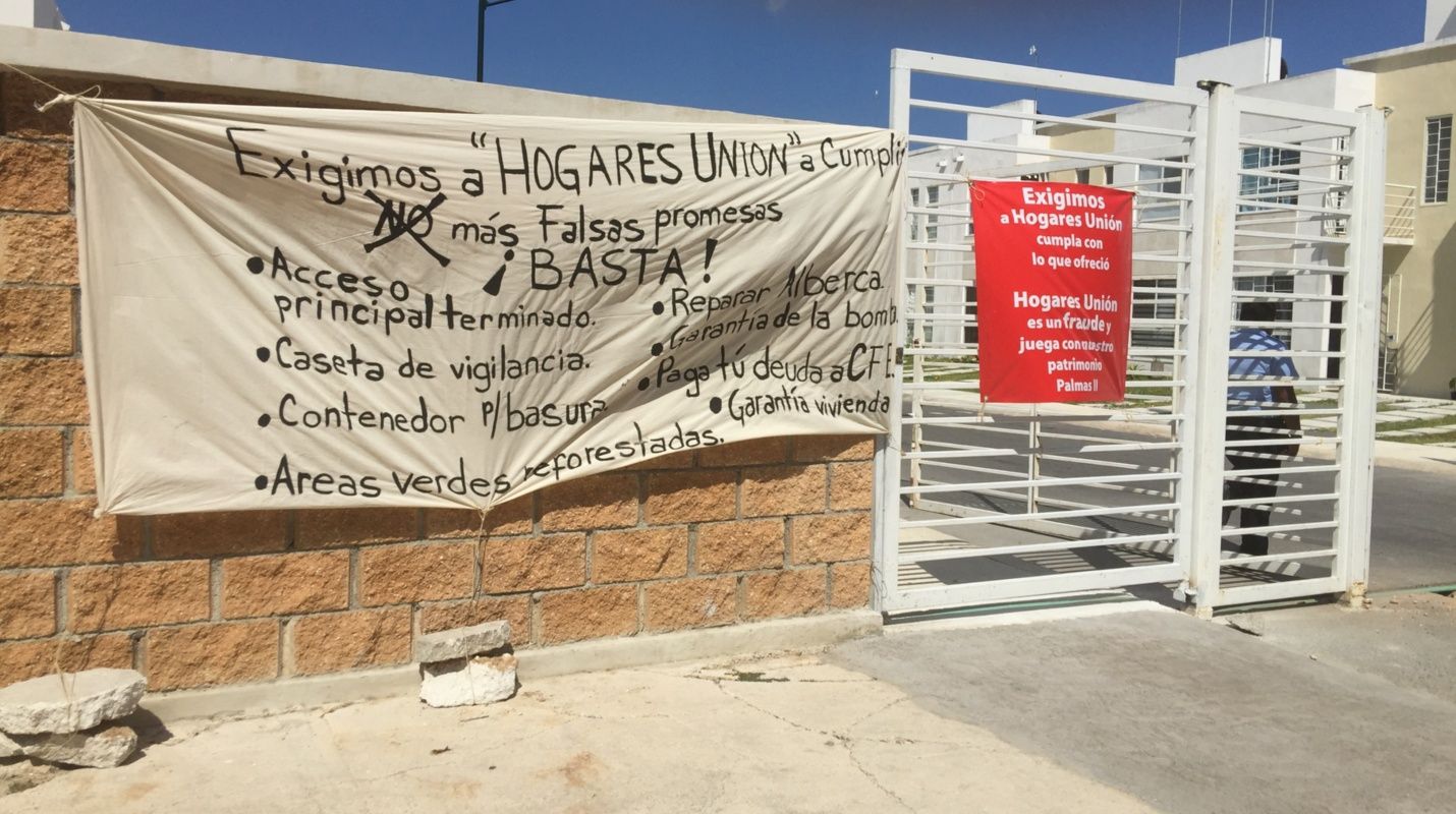Rebelión de vecinos inconformes de Palmas II contra Hogares Unión en Playa del Carmen