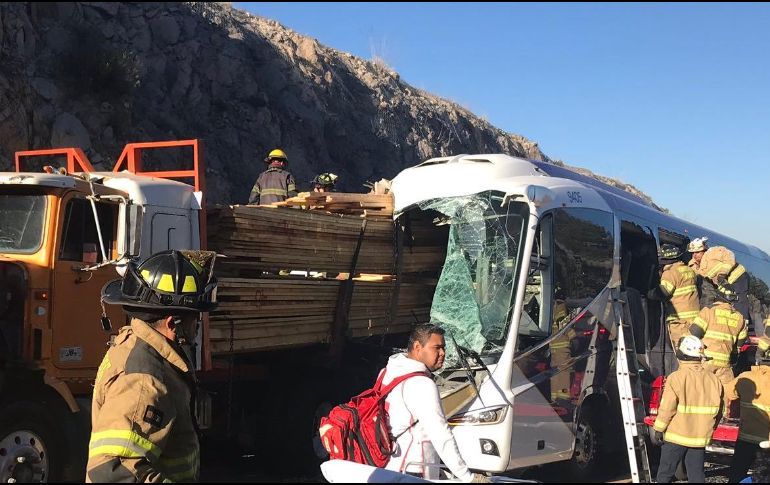 CHOQUE EN CARRETERA DE DURANGO A MAZATLÁN DEJA CINCO MUERTOS
