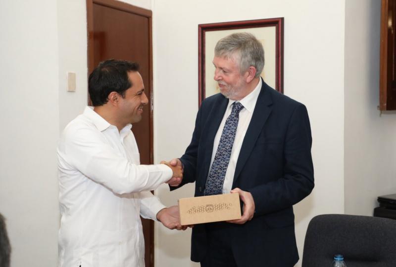 EL GOBERNADOR MAURICIO VILA DOSAL SE REÚNE CON EL PRESIDENTE DE LA COMISIÓN NACIONAL DE DERECHOS HUMANOS, LUIS RAÚL GONZÁLEZ PÉREZ