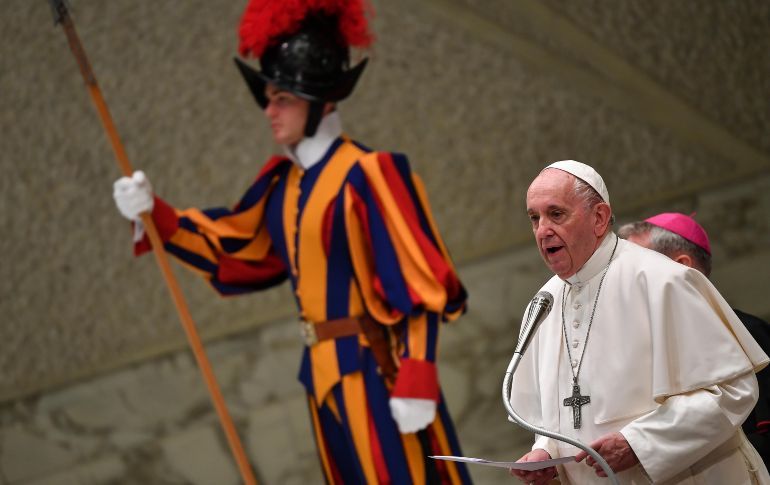 EL PAPA DICE QUE EL ABORTO EQUIVALE A »CONTRATAR A UN SICARIO»