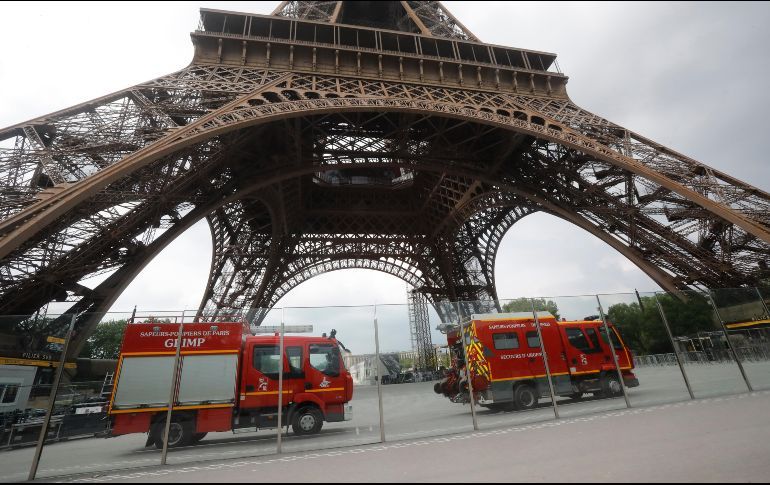 EVACÚAN LA TORRE EIFFEL POR PRESENCIA DE »ESCALADOR»