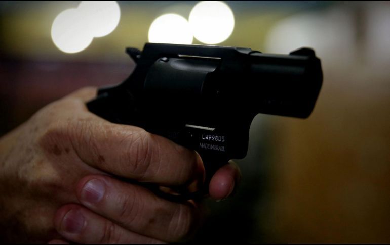 LEGISLADORES APRUEBAN QUE PROFESORES DE FLORIDA PORTEN ARMAS