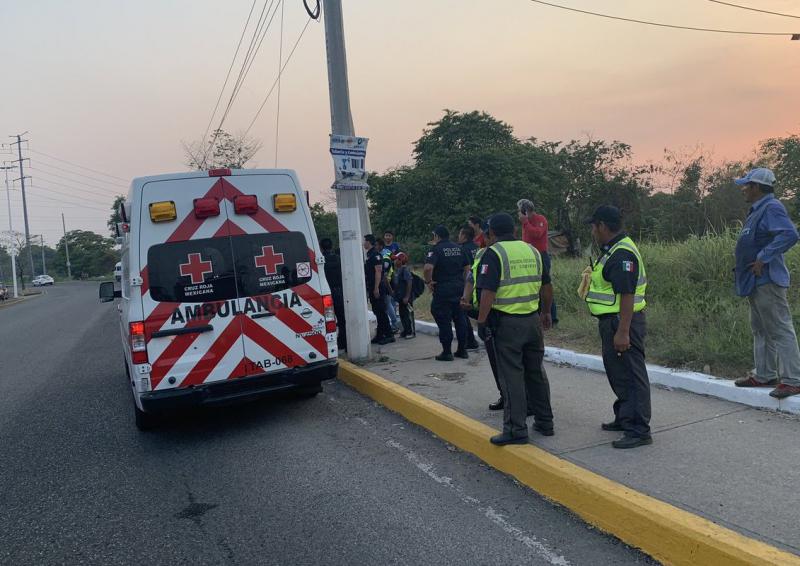 SALVA LIMPIAPARABRISAS A MUJER DE AHOGARSE EN EL CARRIZAL