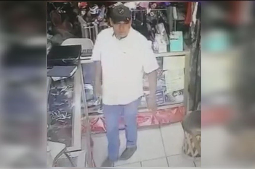 VIDEO: SUJETO GOLPEA A MUJER CON UN BAT EN LA CABEZA PARA ROBARLA