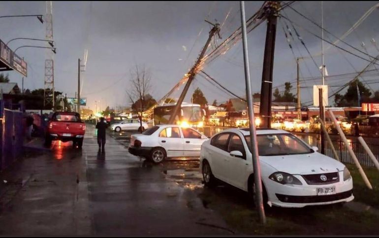 UN TORNADO CAUSA GRAN DESTRUCCIÓN AL SUR DE CHILE