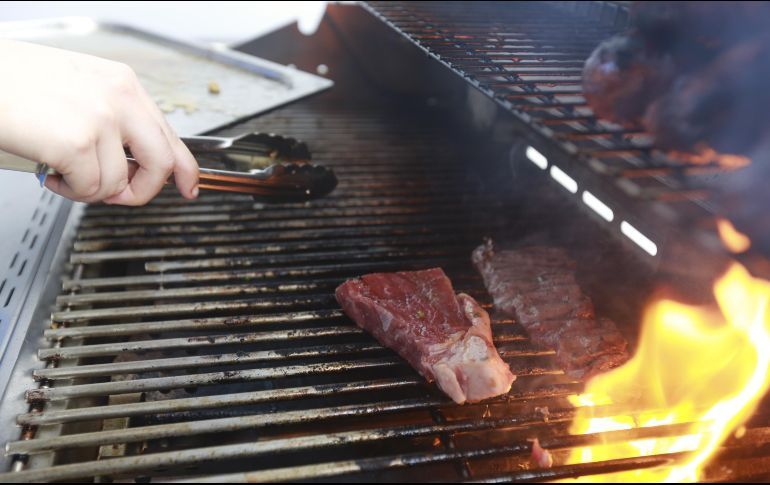 ACONSEJAN EN CHILE EVITAR ASADOS DURANTE FUTBOL POR CONTAMINACIÓN