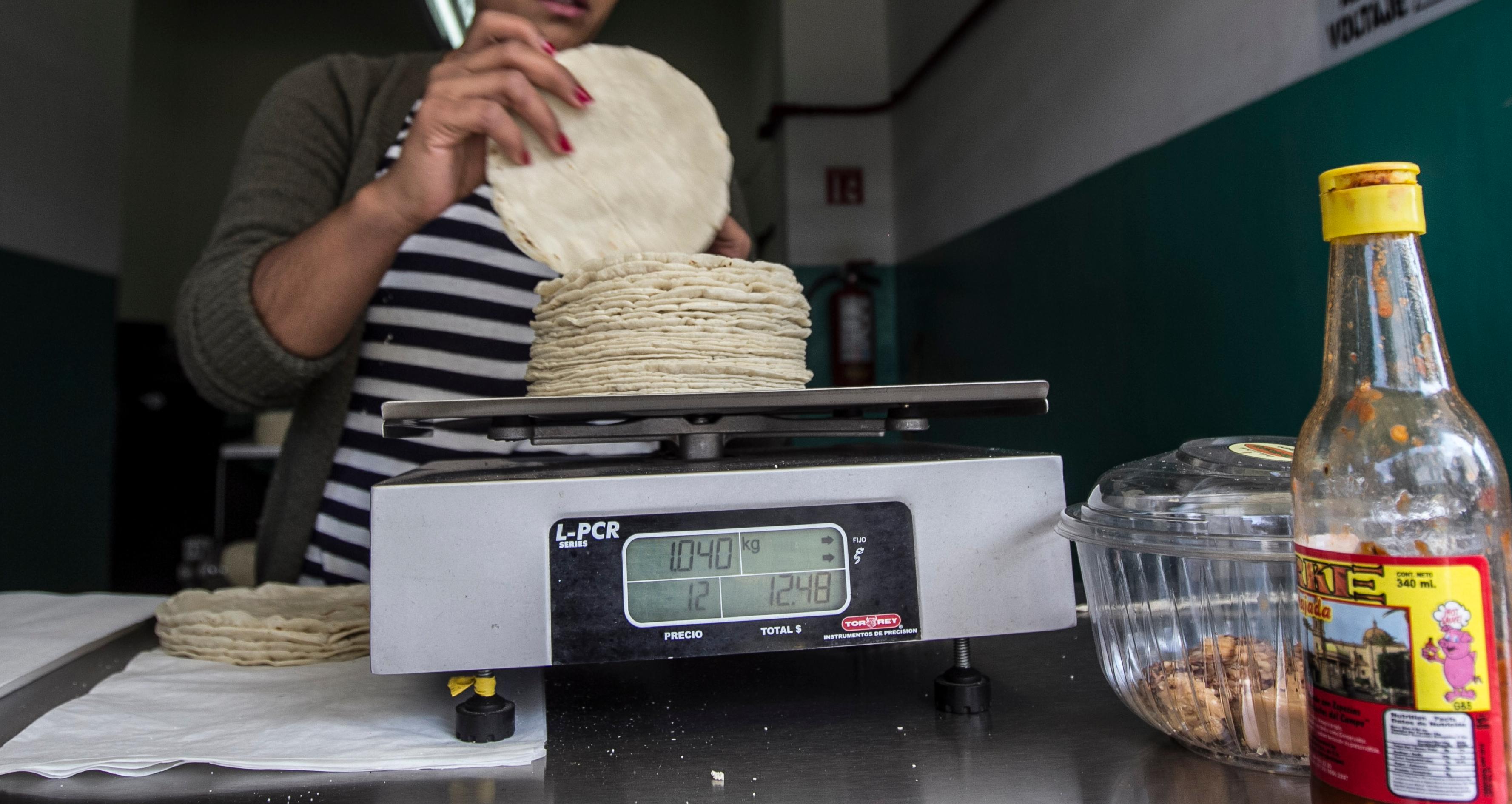 ADVIERTEN QUE AUMENTARÍAN TORTILLA, SOPA Y PAN POR ARANCELES DE TRUMP