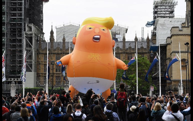 «BABY TRUMP» SOBREVUELA LONDRES EN PROTESTA MULTITUDINARIA