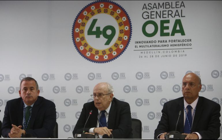 CINCO MIL VENEZOLANOS DEJAN SU PAÍS CADA DÍA