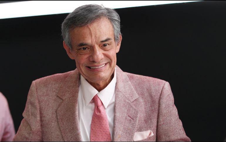 EN CONCIERTO, JOSÉ JOSÉ SORPRENDE CON UNA LLAMADA A MANUEL ADRIÁN