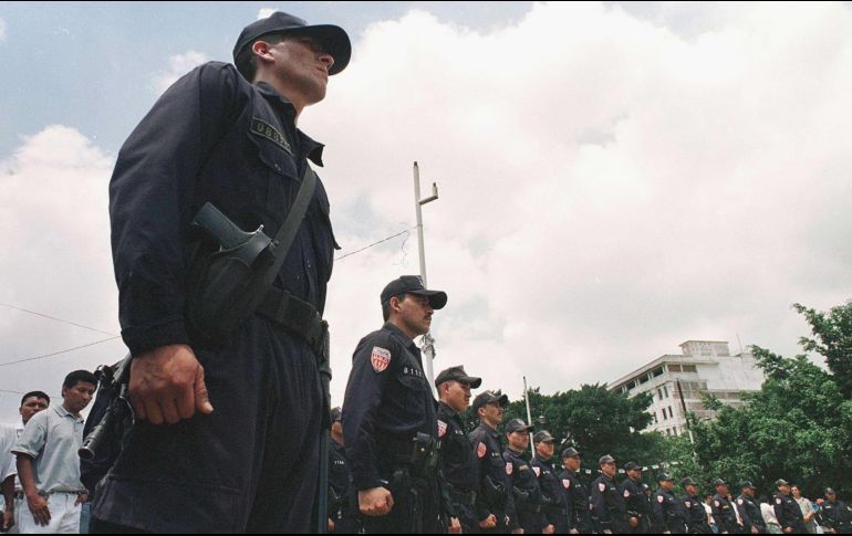 PRESIDENTE SALVADOREÑO ACUSA AL FMLN DE PAGAR A PANDILLAS PARA MATAR POLICÍAS