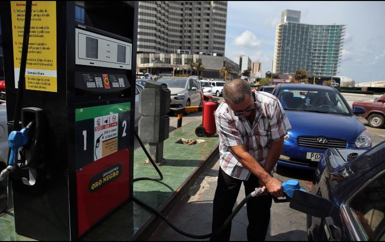 RACIONAN GASOLINA EN VENEZUELA; VENDEN SÓLO 30 LITROS