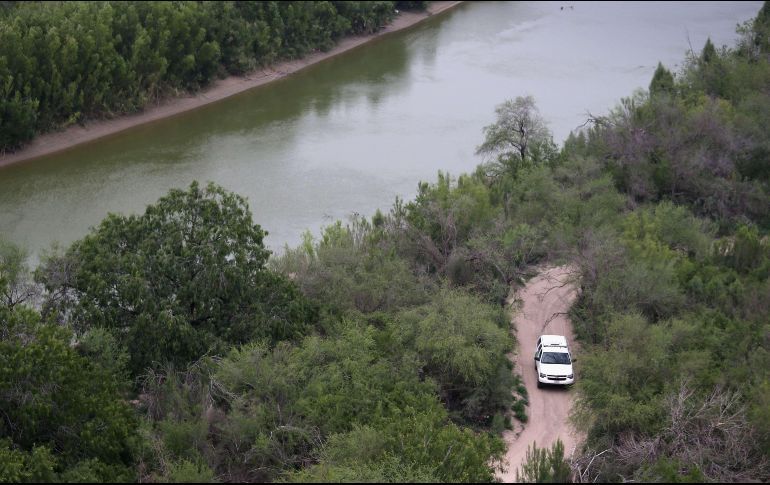 SALVAN A BEBÉ SALVADOREÑO DE MORIR EN AGUAS DEL RÍO GRANDE