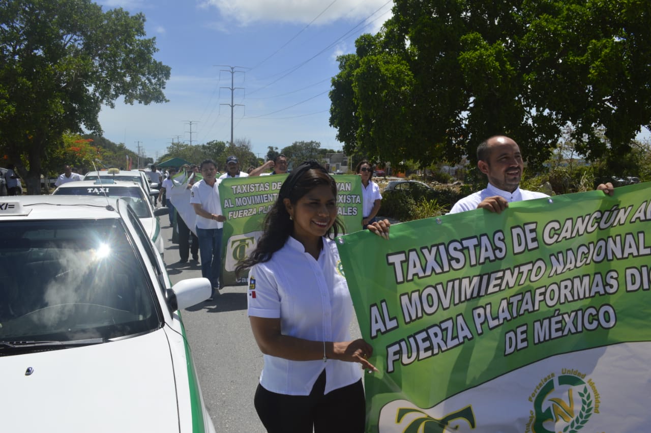 Se manifiestan taxistas contra plataformas digitales