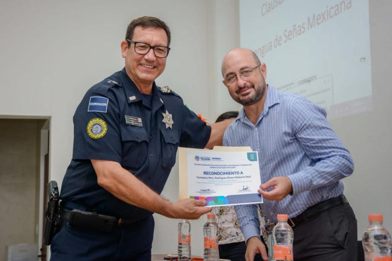 CEPREDEY BRINDA CAPACITACIÓN PARA COMUNICARSE EN LENGUAJE DE SEÑAS