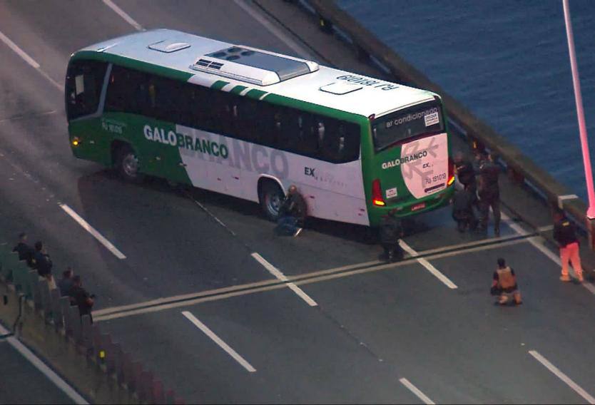 ABATEN A HOMBRE QUE TOMÓ REHENES EN AUTOBÚS EN RÍO DE JANEIRO