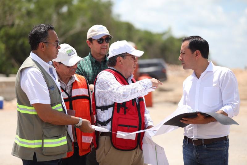 EL GOBERNADOR MAURICIO VILA DOSAL SUPERVISA TRABAJOS DE MODERNIZACIÓN DE LA CARRETERA MÉRIDA-CHETUMAL