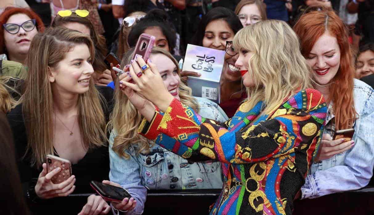 LA ALFOMBRA ROJA DE LOS MTV VMAS 2019 LLENA DE GLAMOUR Y JUVENTUD