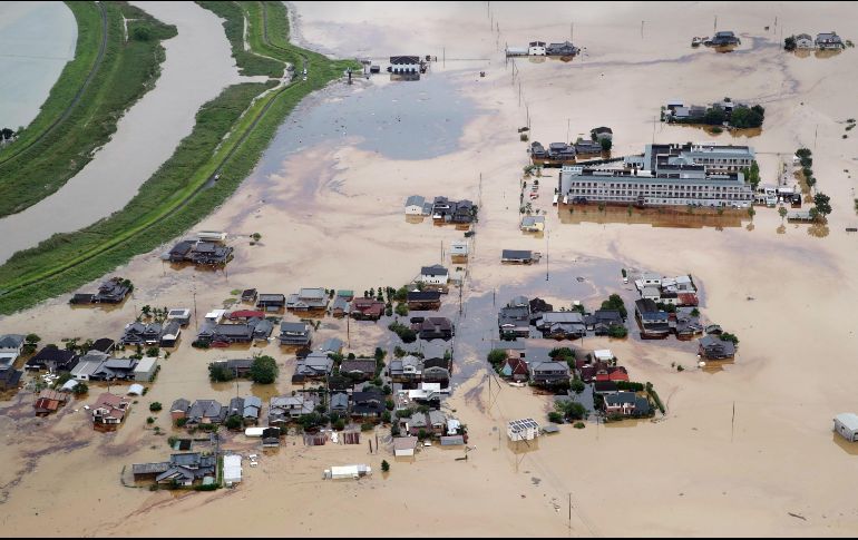 LLUVIAS TORRENCIALES DEJAN TRES MUERTOS Y MÁS DE 200 ATRAPADOS EN JAPÓN