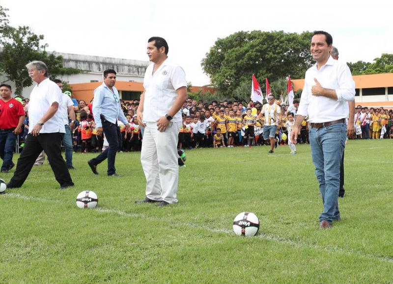 EL GOBERNADOR MAURICIO VILA DOSAL INAUGURA LA LIGA DE FÚTBOL «JUAN N. CUEVAS»