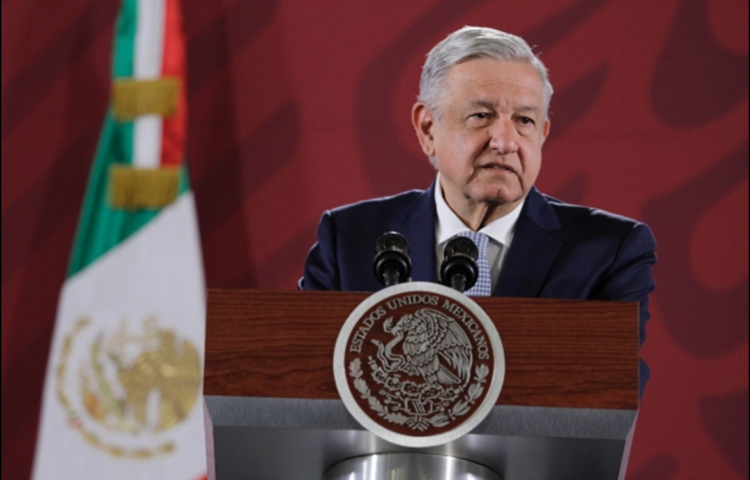 «LOS VOY A ACUSAR CON SUS MAMÁS», DICE LÓPEZ OBRADOR A ENCAPUCHADOS