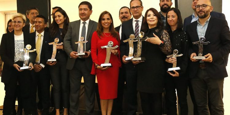 RECONOCEN TRABAJO DE MARA LEZAMA EN MATERIA DE TRANSPARENCIA