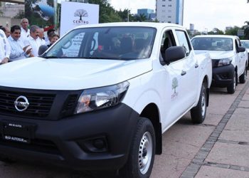ABANDERA ADÁN AUGUSTO ENTREGA DE PARQUE VEHICULAR Y EQUIPOS DE CÓMPUTO EN CENTRO