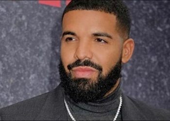 ABUCHEAN A DRAKE Y LO BAJAN DEL ESCENARIO DEL CAMP FLOG GNAW