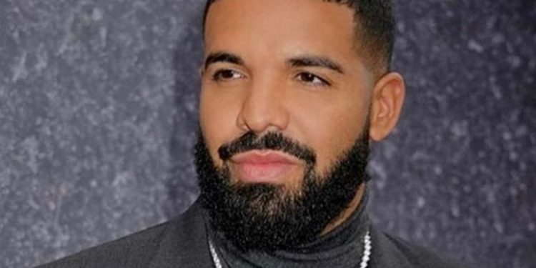 ABUCHEAN A DRAKE Y LO BAJAN DEL ESCENARIO DEL CAMP FLOG GNAW