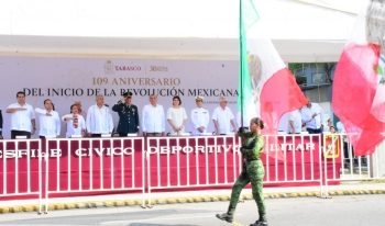 ASISTE SECRETARIO DE EDUCACIÓN AL DESFILE CONMEMORATIVO DE LA REVOLUCIÓN MEXICANA