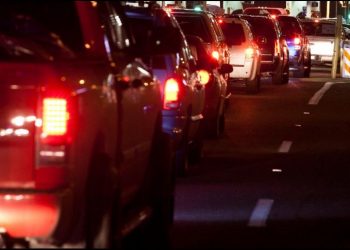 BLOQUEOS Y ENFRENTAMIENTOS EN NUEVO LAREDO DEJAN UN POLICÍA LESIONADO